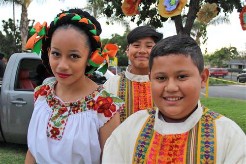 Dancers at Valley de los Muertos  